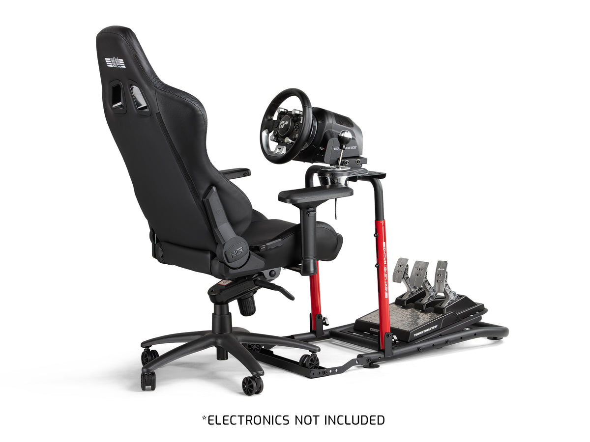 Next level racing nlr-s040 wheel stand lite 2. 0 | zložljivo in nastavljivo stojalo za sim dirkanje | do 10 nm | črno rdeča | stojalo za volan 2 Next level racing wheel stand lite 2. 0 nlr-s040 ob igralnem stolu v sim racing postavitvi